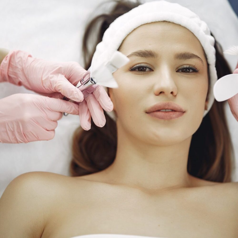 woman-cosmetology-studio-procedures_1157-34010-1536x1024